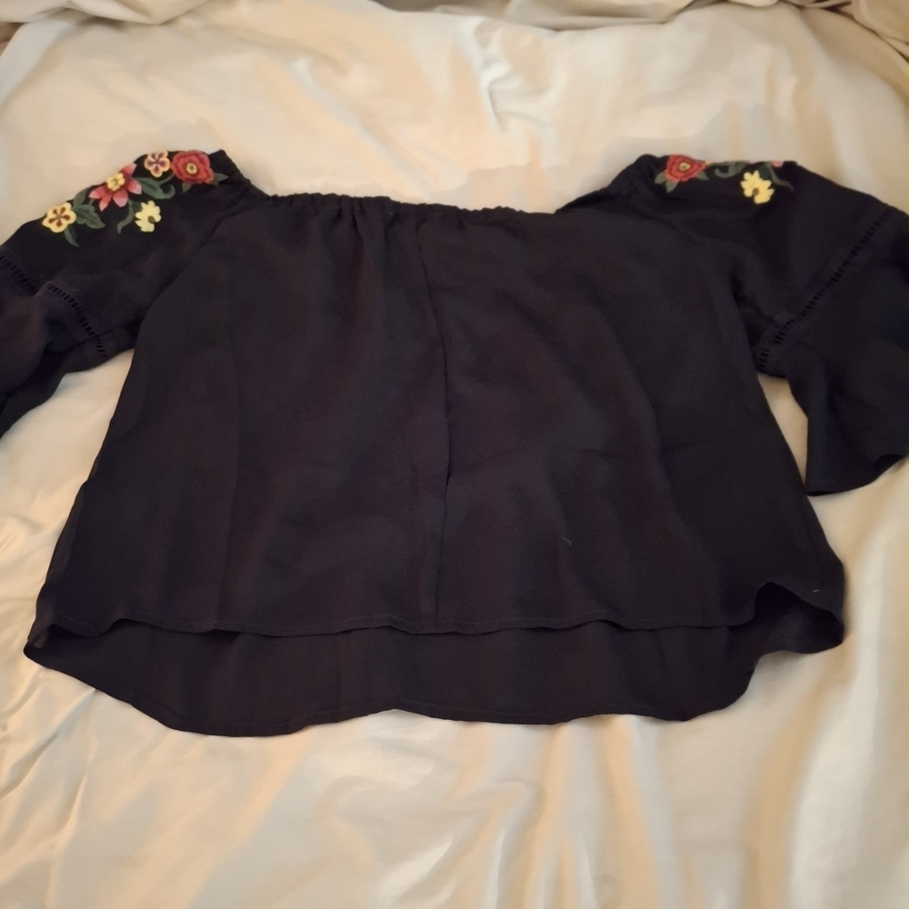 Bleuh Ciel Women's Multicolor Embroidered Flutter Sleeve Blouse - Picture 6 of 7